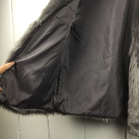 Forever 21 Gray Faux Fur Hook Front Vest S - Picture 6 of 9